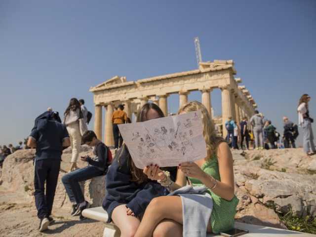 Eine Liebesgeschichte in Griechenland: Athen, Mykonos, Paros & Santorini