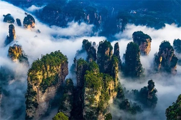 Merveilles naturelles et aventure auprès des groupes ethniques du sud de la Chine - Visitez Huangshizhai le matin, puis transférez-vous en privé à Fenghuang l'après-midi. - Huangshizhai