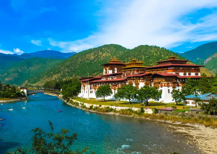 Classic Bhutan Tour with Hikes - Drive to Punakha | En route: Chimi Lhakhang hike | Visit Punakha Dzong - Photo of the day