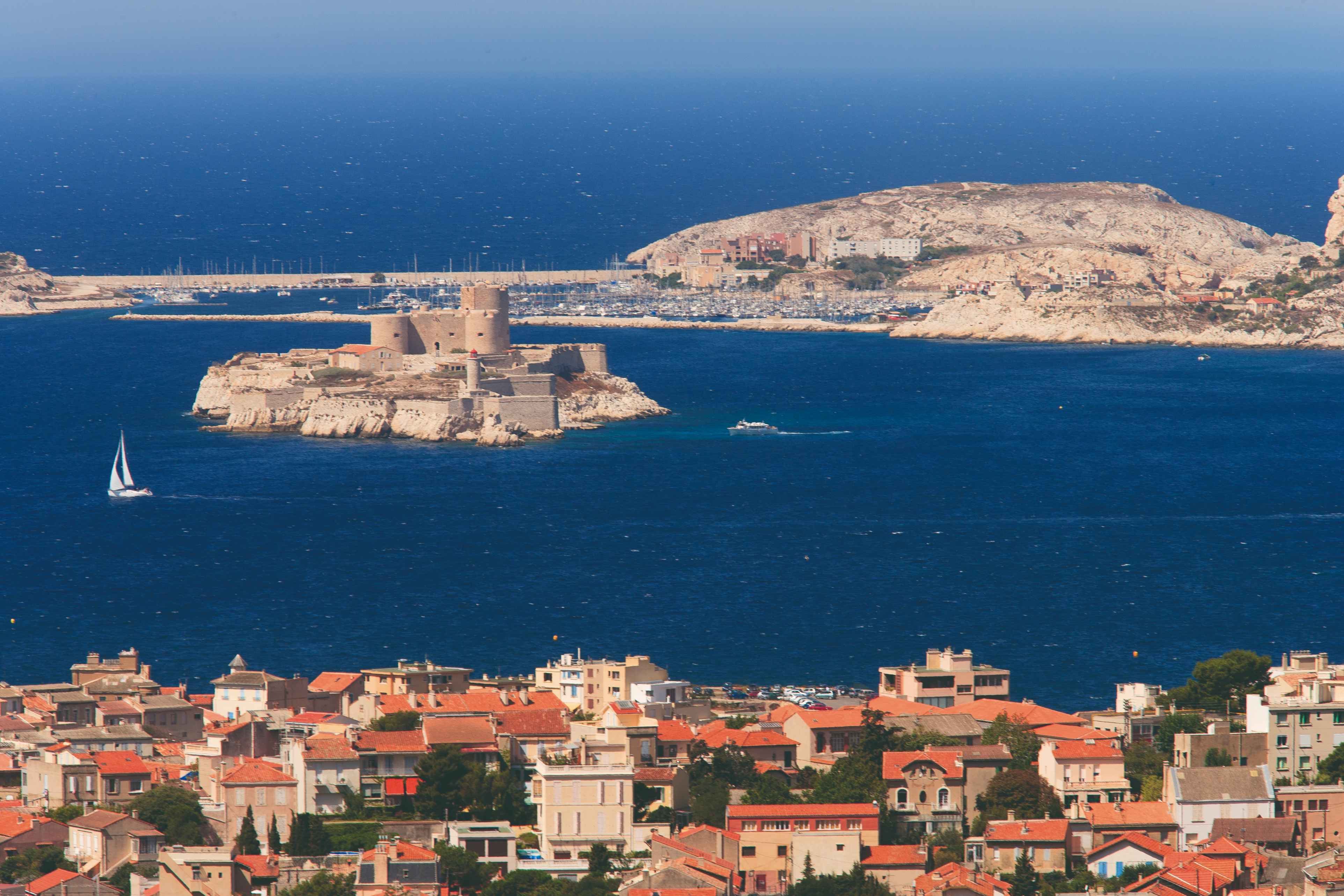 Randonnée dans les Calanques, de Marseille à Cassis - Îles du Frioul - Marseille - Îles de Frioul - Marseille