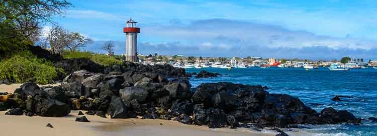 De Galápagos met het gezin - Vlucht naar de Galápagos, te beginnen met San Cristóbal. - Envol pour les Galapagos, à commencer par San Cristobal