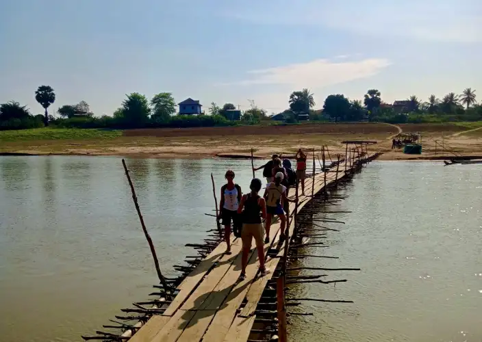 The loop around the lake + Kratie (dolphins) + Banteay Chmar - Kompong Thom and floating villages. Rural life, pagodas and temples - Photo of the day