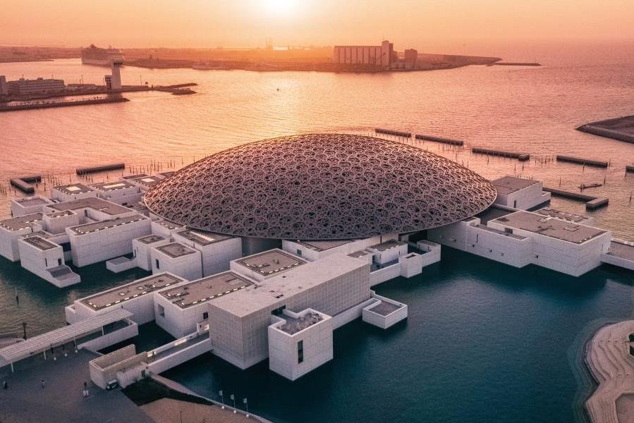 De wonderen van Dubai - Bezoek aan de stad Abu Dhabi met het Louvre-museum. - Visite de la ville d'Abu Dhabi avec le musée du Louvre