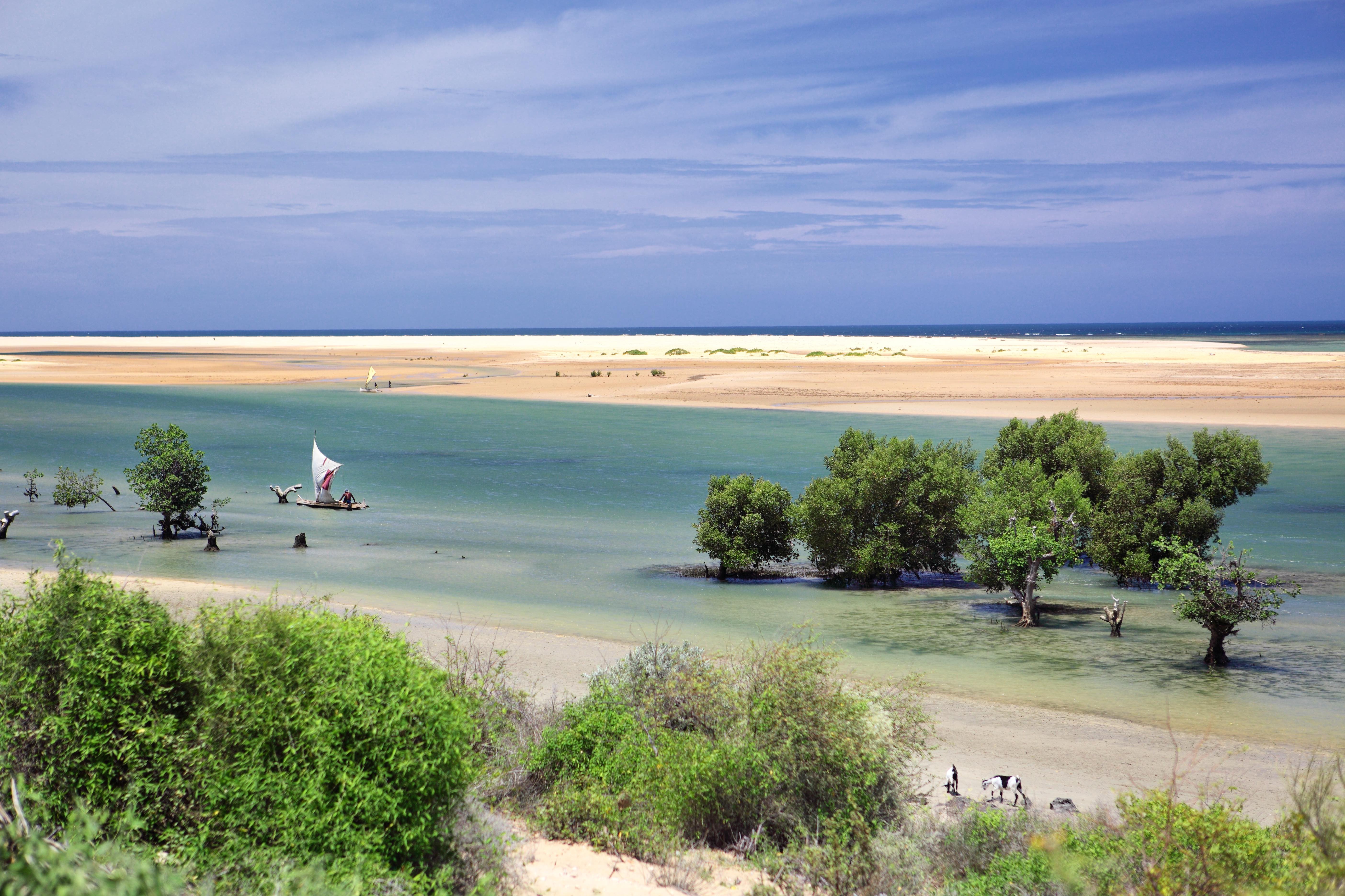 Los secretos de la Ruta Nacional 7 de Madagascar - Ranohira – Tuléar – Ifaty (D, C) - Ranohira – Tuléar – Ifaty (B, D)