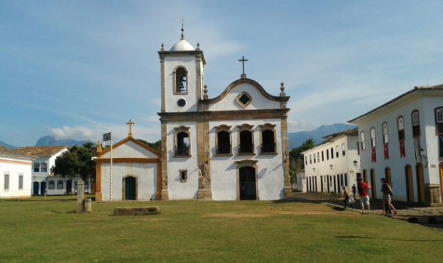 Descubrimiento, yoga y surf en la Costa Verde