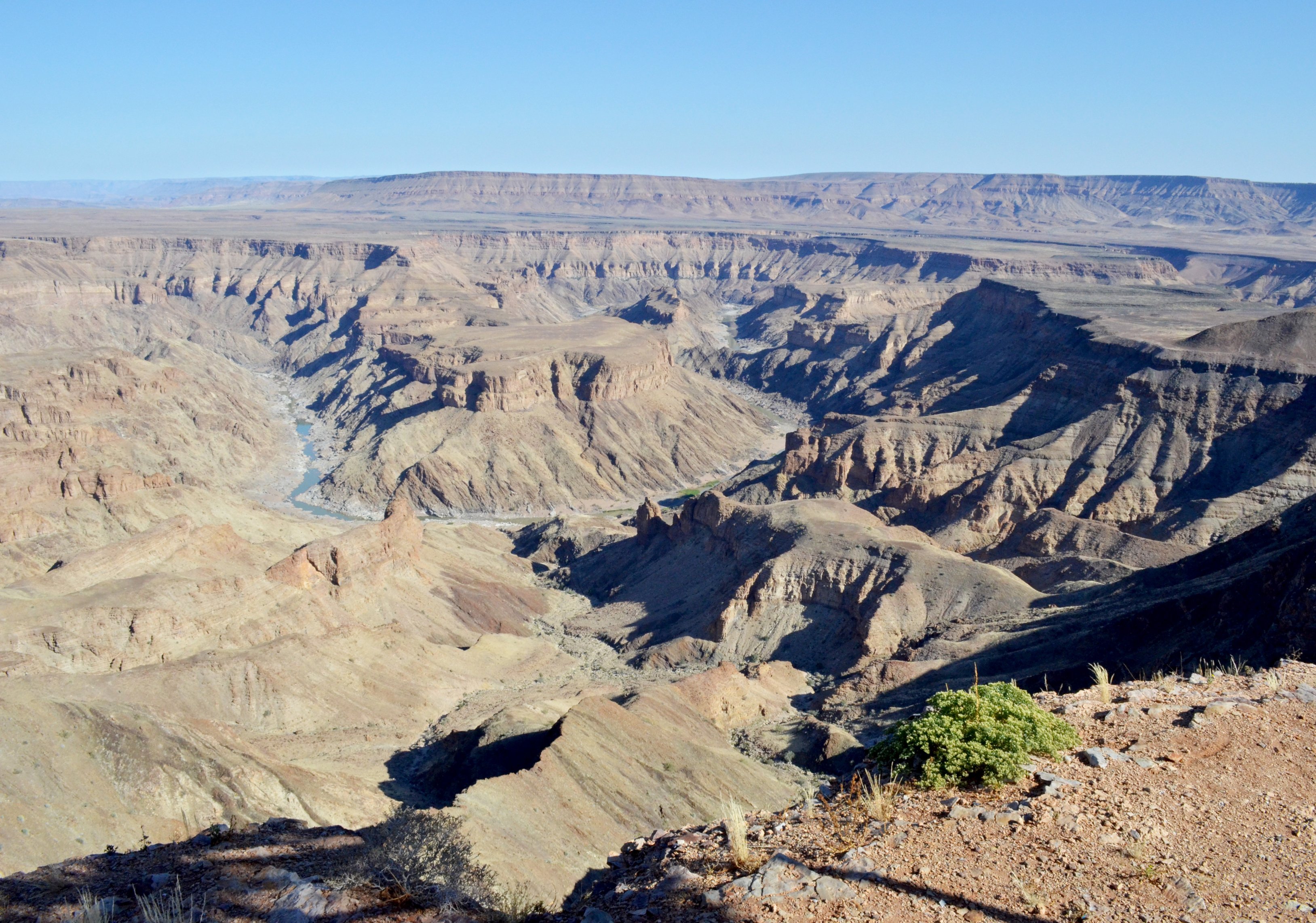 El gran Namib - Regreso - Aeropuerto internacional de Windhoek - Retour - Windhoek aéroport international