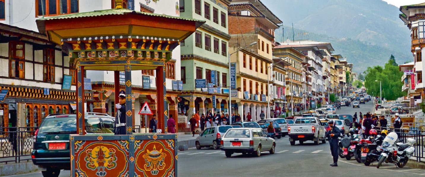 BUTÁN - UN DESCUBRIMIENTO ÍNTIMO en 9 días 8 noches - Llegada al aeropuerto internacional de Paro y traslado a Thimphu. - Arrivée à l'aéroport international de Paro et route vers Thimphu