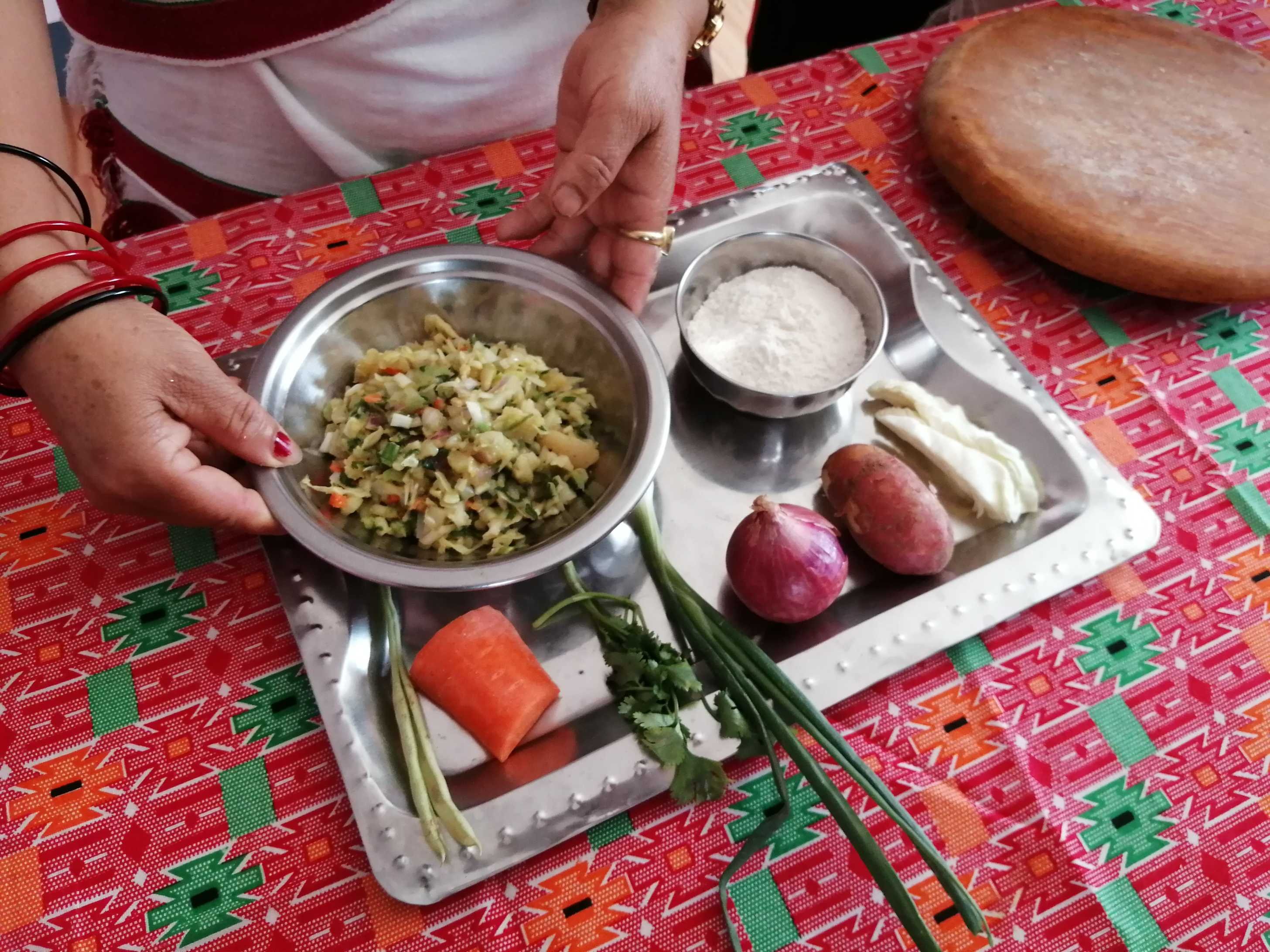 Gesichter Nepals - Ranjana-Lipi-Kalligraphie mit Historiker. - momo