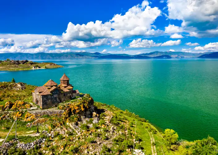 The colors of Armenia - Goris or Yeghegnadzor / Selim Caravanserai / Noratus / Sevan / Dilijan - Photo of the day