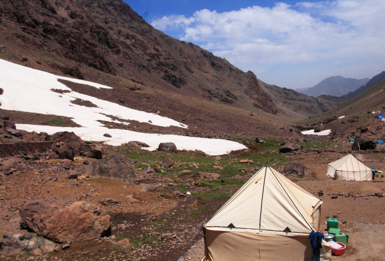 Trekking zum Gipfel des Toubkal, 4 167 m - TREK : Ifni-See - Nelter-Hütte (3207 m) - TREK : Ifni Lake - Nelter Hut (3207m)