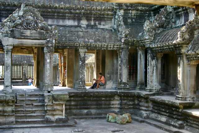 The loop around the lake + Kratie (dolphins) + Banteay Chmar