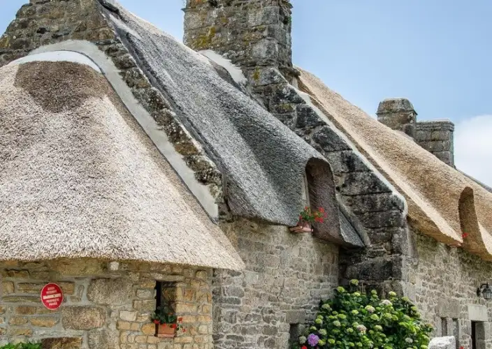 As mais belas paisagens da Bretanha Sul - Concarneau, a cidade azul, e as casas de colmo de Kerascoet - Foto do dia
