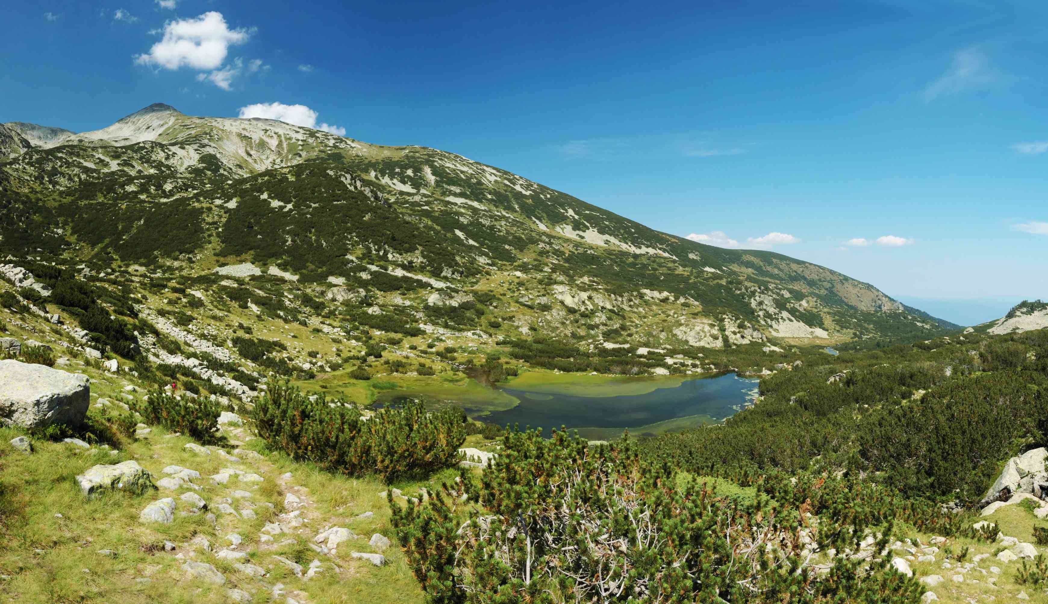 Balneotherapy and snowshoeing in Bulgaria - Sapareva Banya - Obessen Kamak (The Hanging Stone) - Sapareva Banya - Obessen Kamak (La Pierre suspendue)
