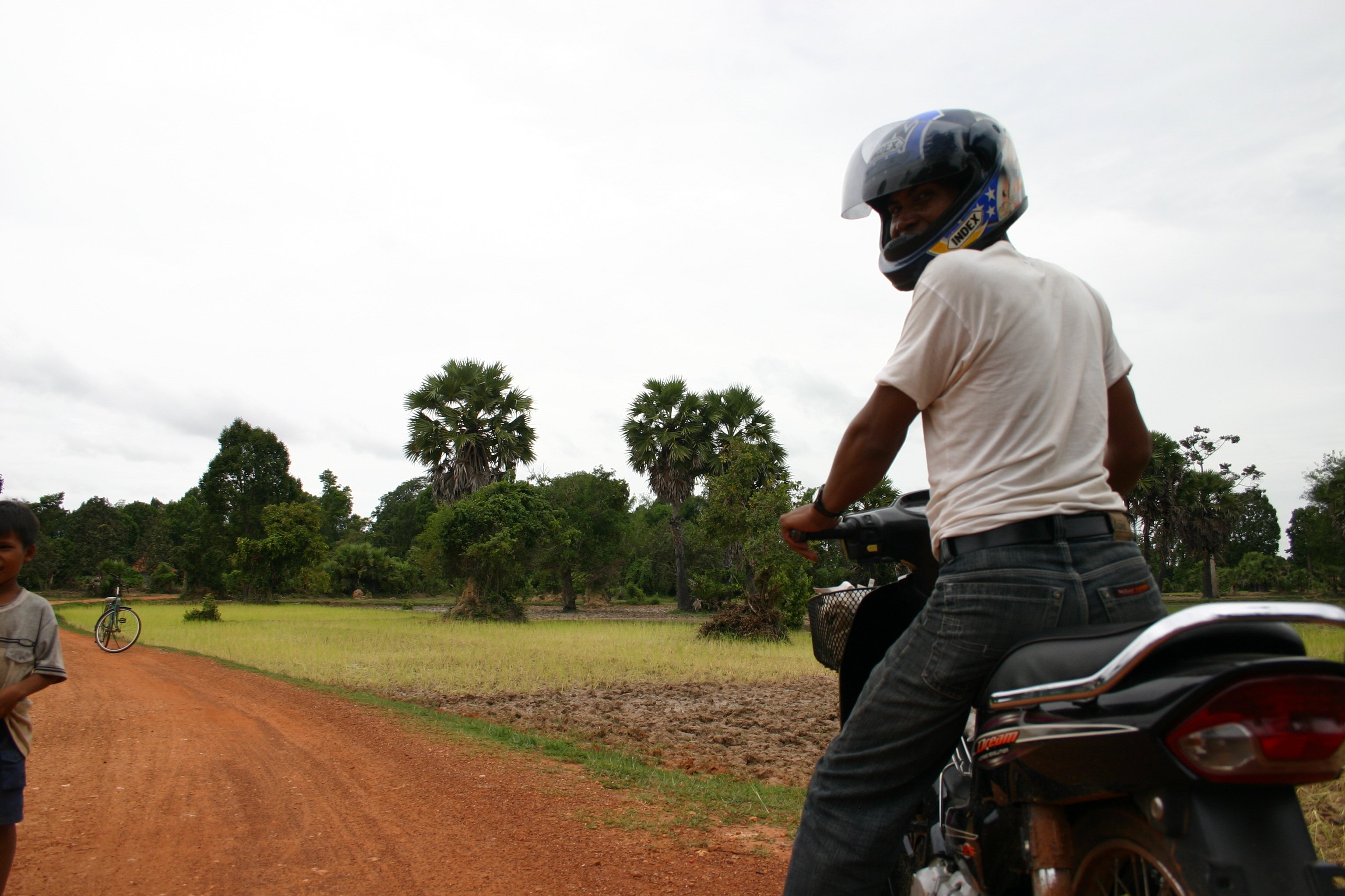 The loop around the lake + Kratie (dolphins) + Banteay Chmar - Kompong Cham: rural life, pagodas and temples - Photo of the day