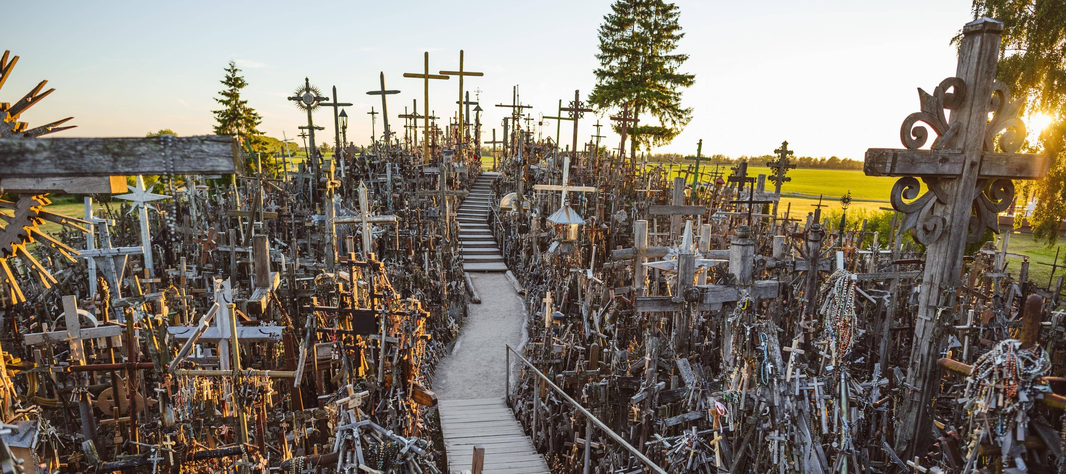 De Vilnius a Helsinki: el autotour báltico - Ruta hacia Letonia: Colina de las Cruces y Castillo de Rundāle - Foto del día