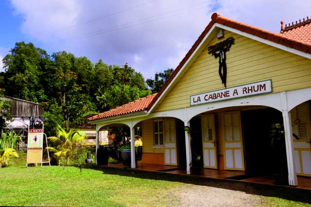 Soggiorno atipico in una distilleria di charme nel cuore di una piantagione.