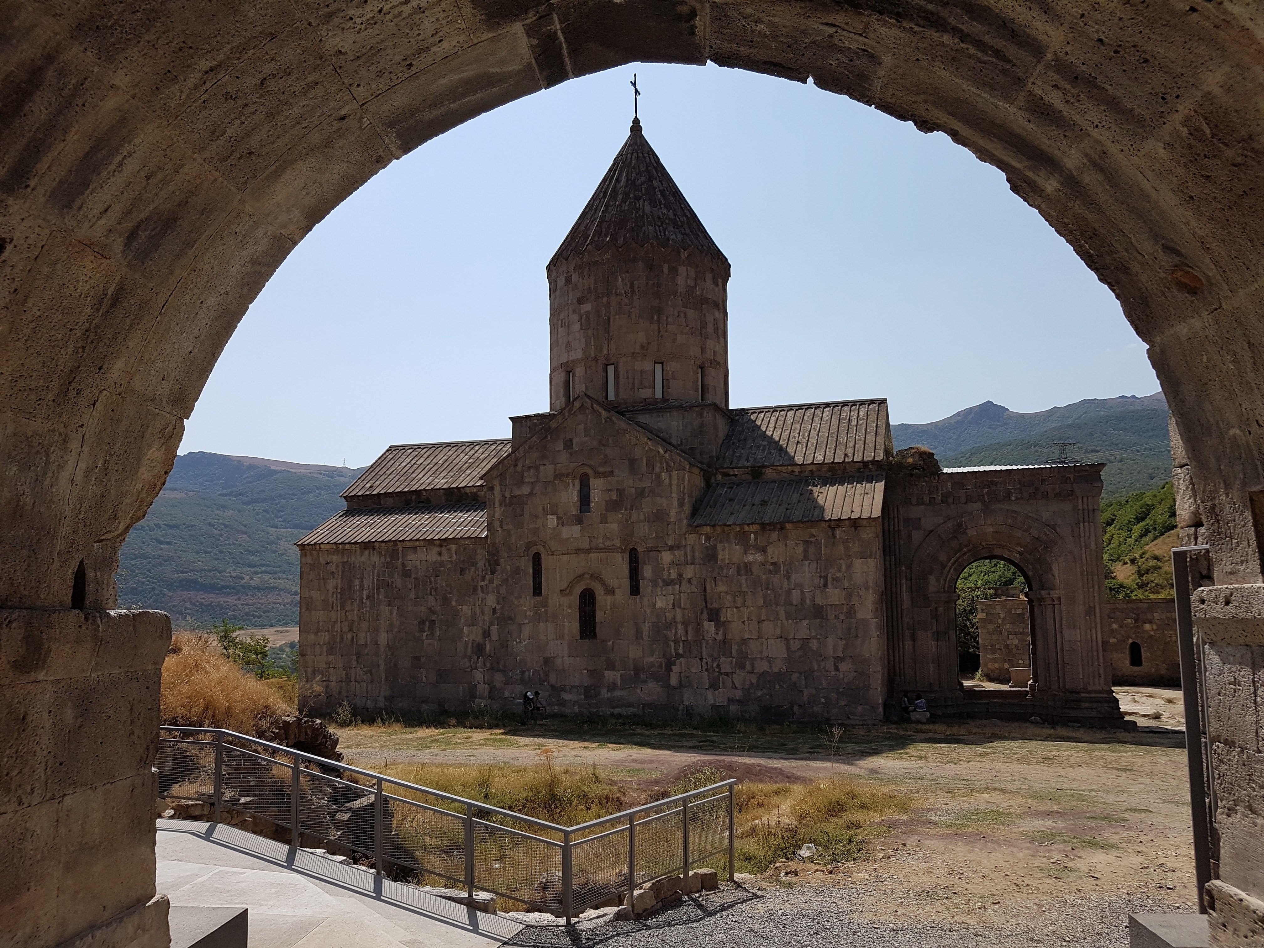 En el corazón de las montañas y los lagos armenios - Sinfonía de las Piedras y Templo del Sol - Foto del día