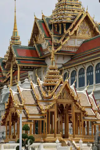 Entdeckung von Bangkok und seiner Umgebung, dann Richtung Süden des Landes, von Khao Sok bis Krabi