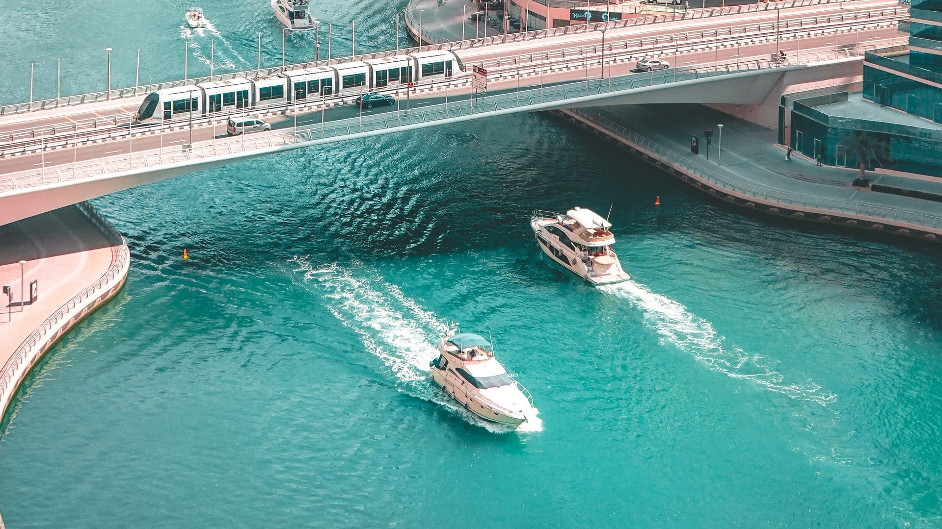Sprankelend Dubai: 8-daags UAE Tour Pakket - Traditioneel bezoek aan de stad Dubai en diner aan boord van een dhow in de jachthaven van Dubai. - Visite traditionnelle de la ville de Dubaï et dîner à bord d'un Dhow à la marina de Dubaï