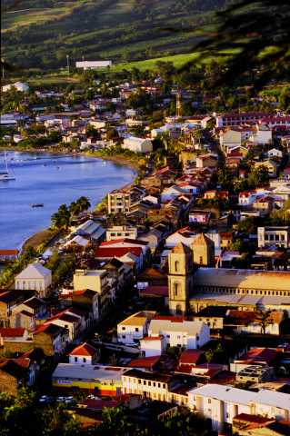 Soggiorno atipico in una distilleria di charme nel cuore di una piantagione.