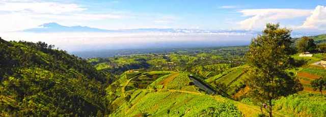 Between temples and volcanoes, from Java to Bali