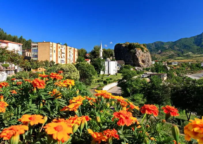 Au cœur du pays des aigles – un voyage entre histoire et nature - Jour 6 – Permet : détente aux bains thermaux et exploration des canyons de Langarica. - Photo du jour