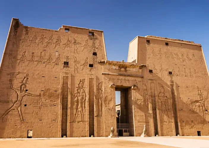 Egitto Svelato: 12 Giorni di Patrimonio e Scoperta - Viaggio a Edfu e Kom Ombo – Templi e paesaggi tranquilli 🐎🌴🏛️ - Foto del día