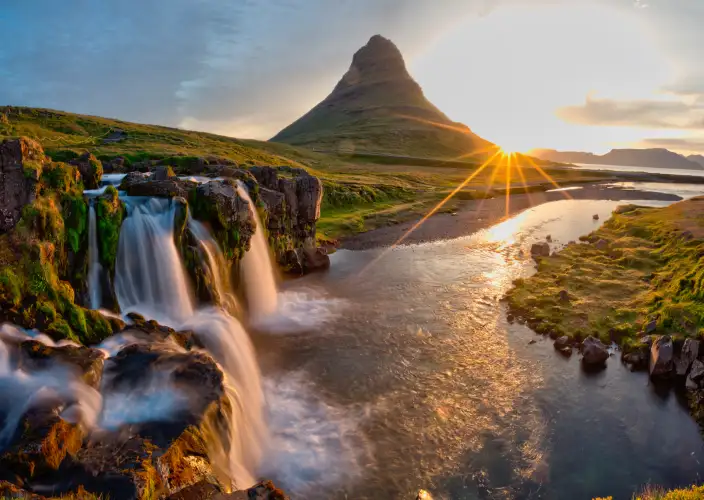 Voyage au centre de la Terre : Excursion d'une journée à Snæfellsnes et à la grotte de lave - Montagne Kirkjufell - Photo du jour