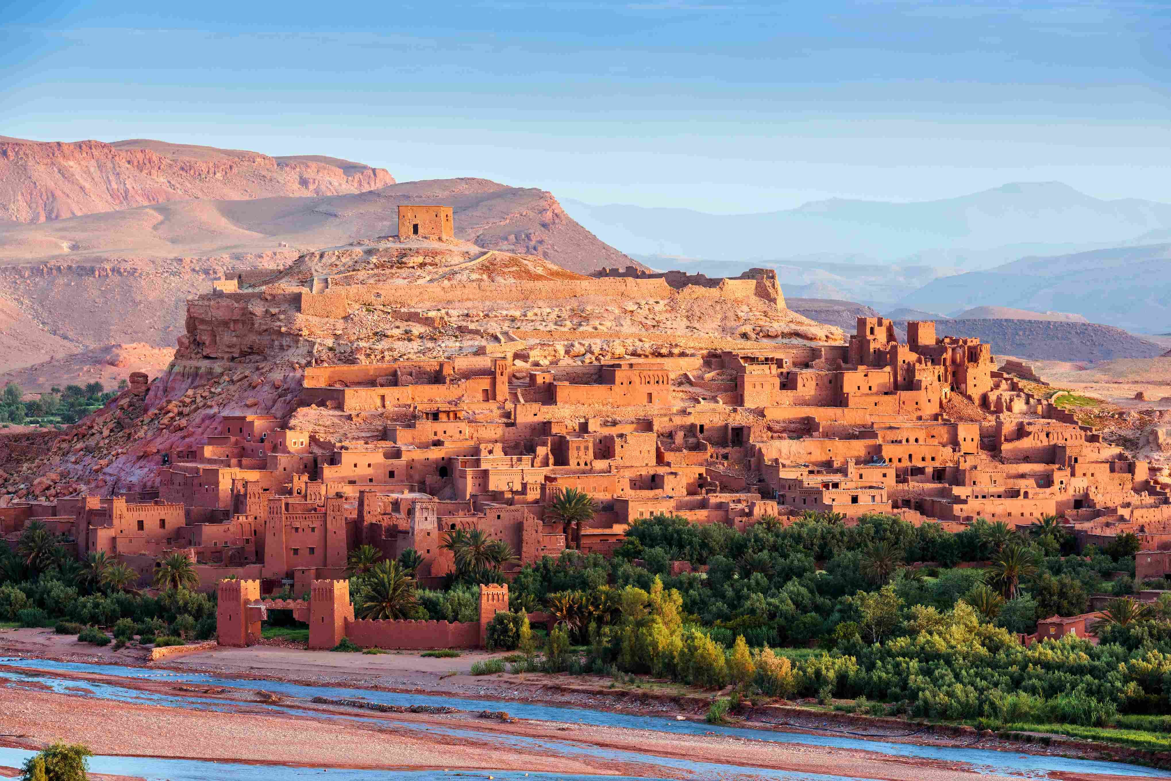 New Year's Eve in Morocco... under the stars of the desert. - Flight to Ouarzazate or Marrakech, depending on flight availability. - Vol pour Ouarzazate ou Marrakech selon les disponibilités aériennes