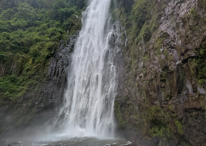 Safári Econômico e Aventura Autêntica: Explore Toda a Tanzânia - Materuni & Chemka Hotspring - Foto do dia