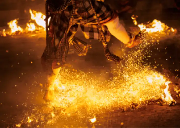 Voyage spirituel à Bali : yoga, purification et reconnexion au cœur de l’île des Dieux. - Là où la terre rencontre l’océan - Photo du jour