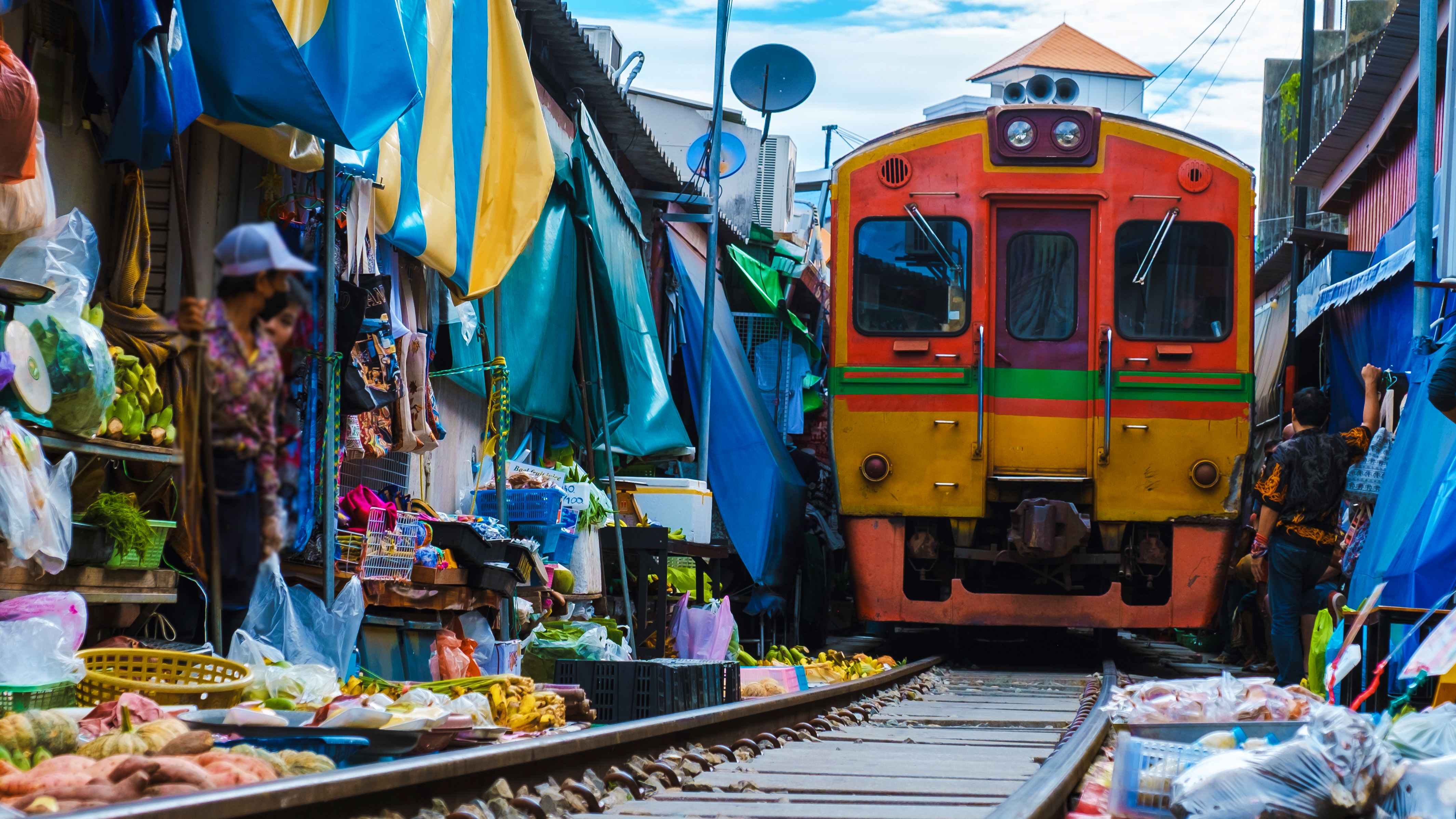 Essentiële hoogtepunten van Thailand: Bangkok, Chiang Rai en Chiang Mai - BANGKOK - AYUTTHAYA. Treinmarkt, drijvende markt Damnoen Saduak en transfer naar Ayutthaya - Foto van de dag