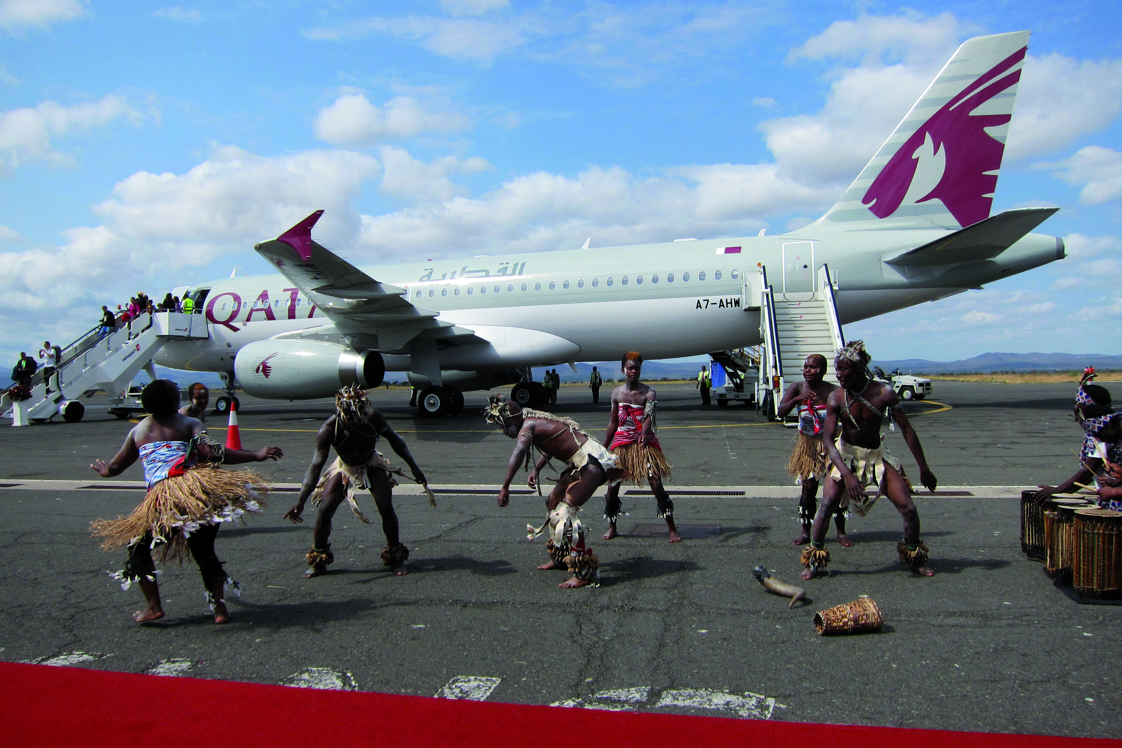 6 dagen safari om de migratie van de gnoes in de Serengeti, in Tanzania, te observeren. - Aankomst op de luchthaven van Kilimanjaro - stad Arusha. - Arrivée à l'aéroport de Kilimandjaro - ville d'Arusha