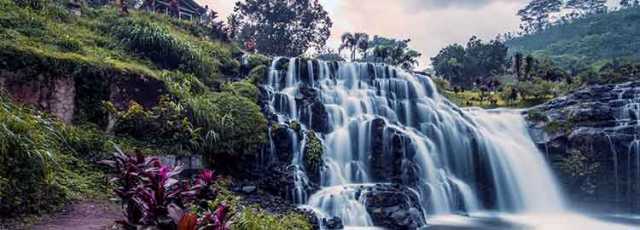 Between temples and volcanoes, from Java to Bali