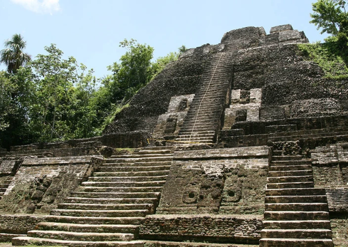 Descubra Belize: Praias Tropicais & Natureza Selvagem - Visitando Lamanai - Foto do dia
