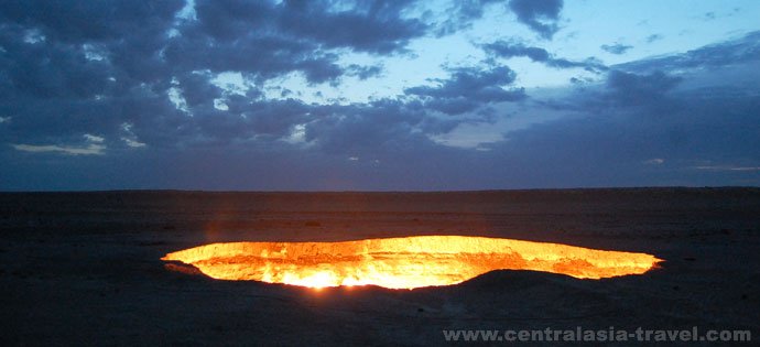 Le cinque repubbliche dell'Asia centrale - Achgabat, escursione al cratere di gas di Darvaza via strada (600 km) - Foto del giorno