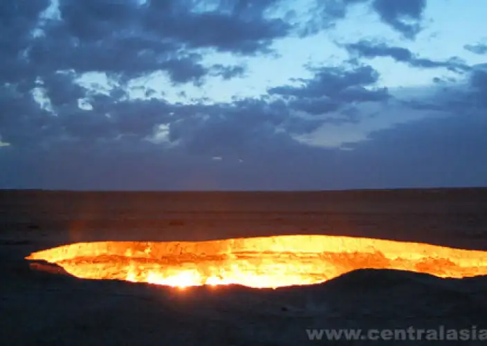 Las cinco repúblicas de Asia Central - Achgabat, excursión al cráter de gas de Darvaza por carretera (600 km) - Foto del día