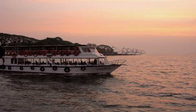 Ayurvedische Kur und Ausflug nach Munnar