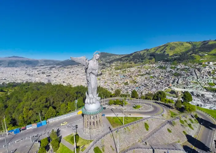 Galápagos y Machu Picchu - Quito : visite de la vieille ville, aventure à vélo sur le Chaquiñán. - Photo du jour