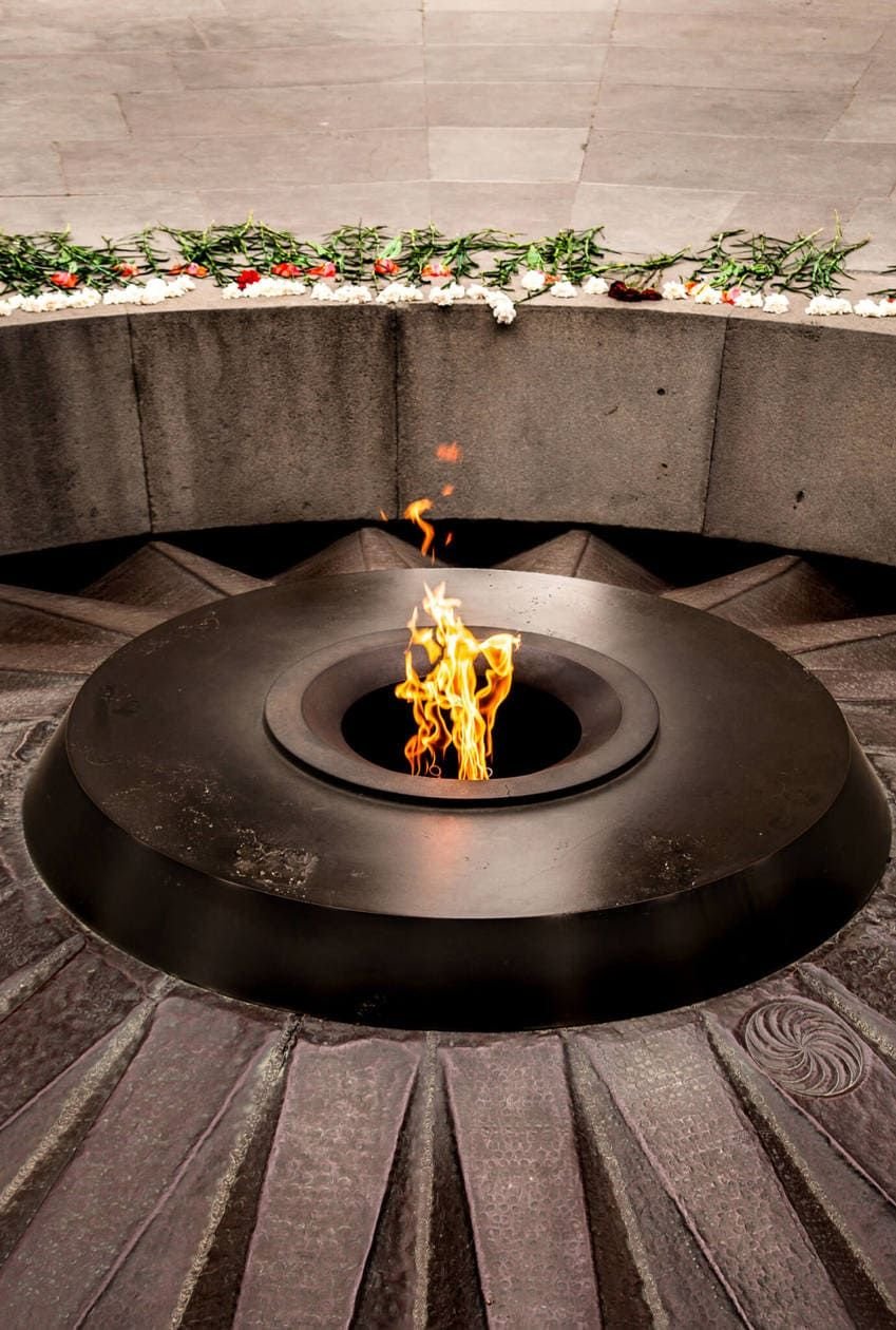 Unerforschtes Armenien - Etschmiadsin / Swartnoz / Matenadaran / Zizernakaberd - Tagesfoto