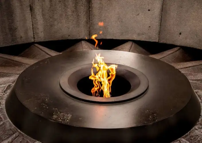 Unerforschtes Armenien - Etschmiadsin / Swartnoz / Matenadaran / Zizernakaberd - Tagesfoto