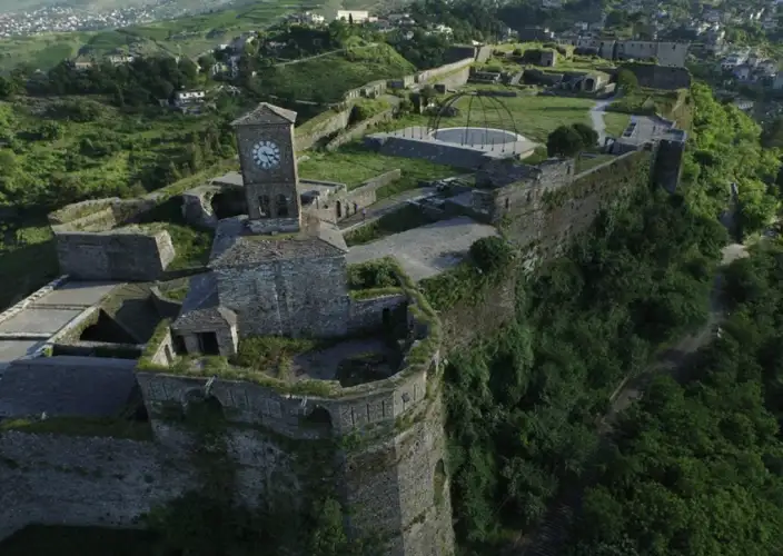 Au cœur du pays des aigles – un voyage entre histoire et nature - Jour 8 – Gjirokastër – Forteresse et mémoire - Photo du jour