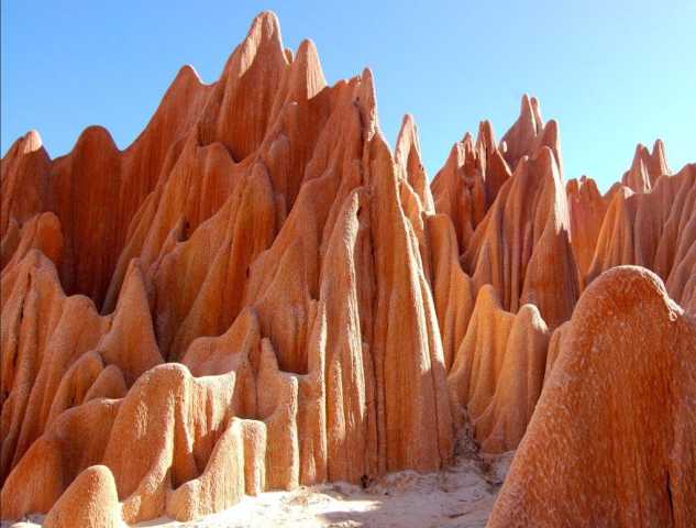 MADAGÁSCAR ENTRE O NORTE E O SUL: UMA VIAGEM FORA DO COMUM