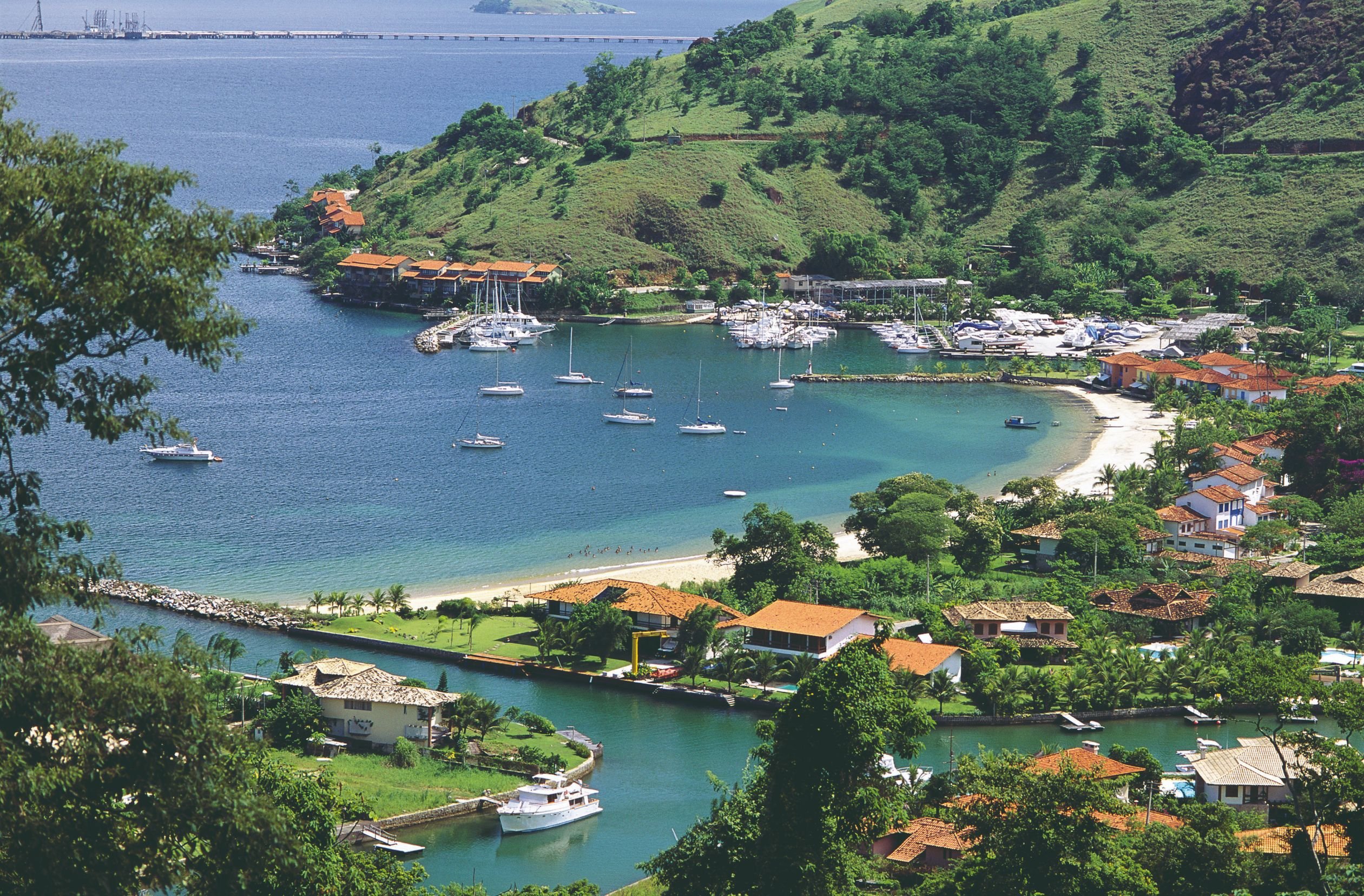 Irresistible trio: Rio de Janeiro, Iguaçu, Salvador. - Excursions to the tropical islands - Excursions vers les îles tropicales