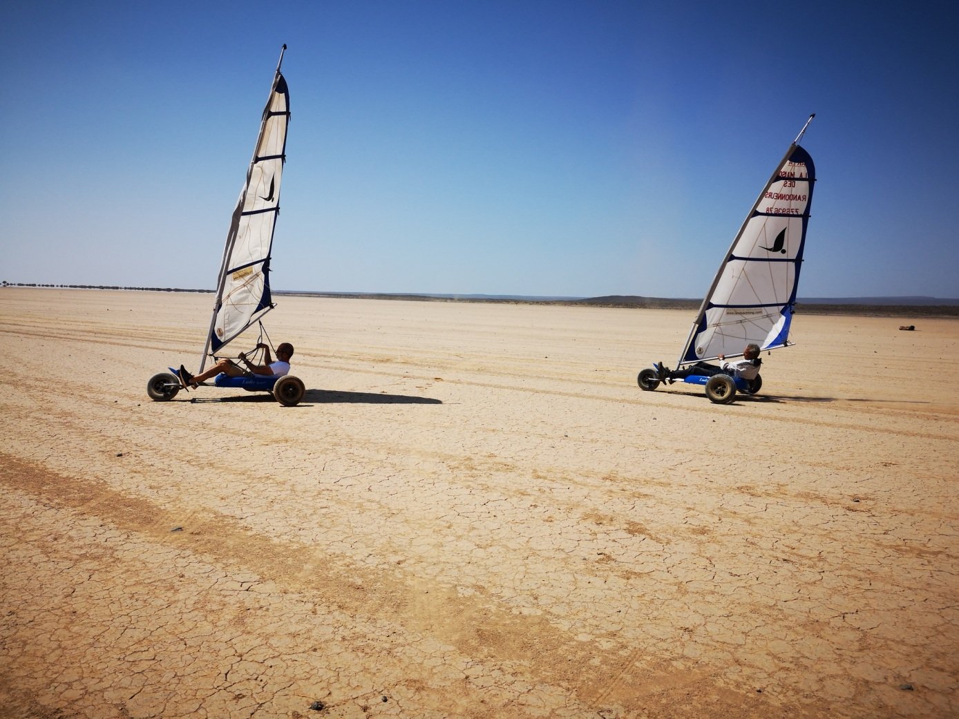 Djibouti: tra mare e montagna - Char à voile al Grand Bara - Char à voile au Grand Bara