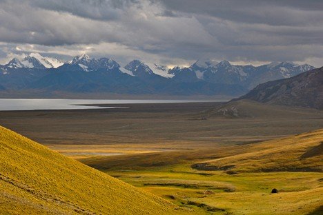 Maßgeschneiderte Tour zu den schönsten Seen Kirgisistans - TASH RABAT – PANORAMA PASS – TASH RABAT (WANDERUNG ZU FUSS) - Tagesfoto