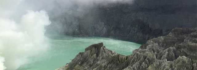Between temples and volcanoes, from Java to Bali