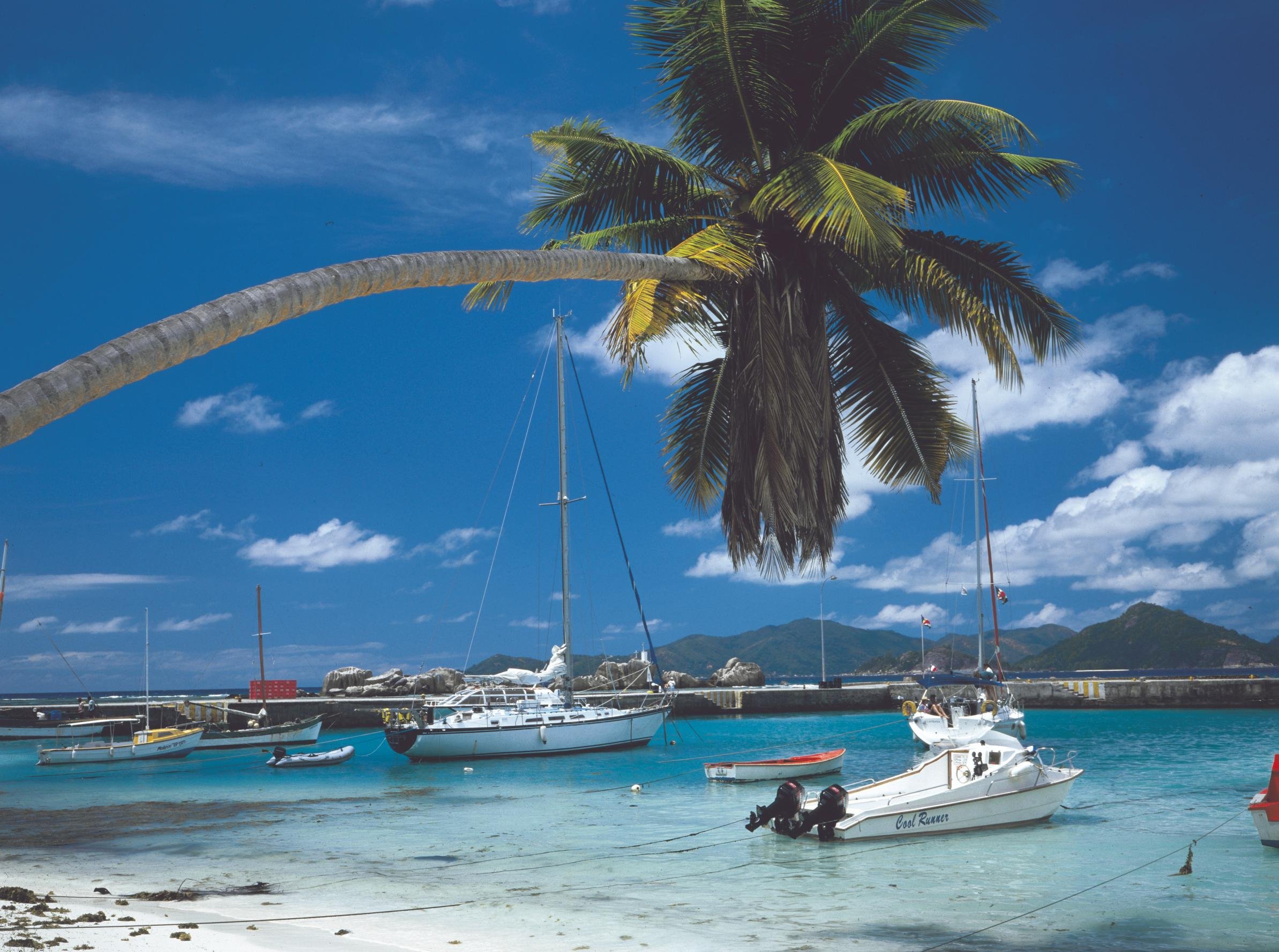 Drie luxe-eilanden, 8 dagen - 7 nachten - Nacht in La Digue - Relax Luxury Lodge - 4-sterrenhotel (Deluxe Suite tweepersoonskamer) - Nuit à La Digue - Relax Luxury Lodge - Hôtel 4 étoiles ( chambre double Deluxe Suite)