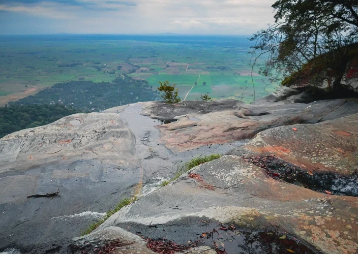 Explorez les paysages variés et la faune des trésors cachés de la Tanzanie - Randonnée jusqu'aux chutes de Sanje | Retour à Dar es Salaam - Photo du jour