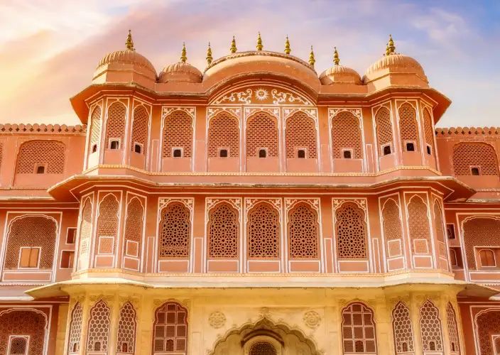 Triangle d'Or, Varanasi et grottes d'Ajanta Ellora : une visite guidée privée et exclusive de luxe - Palais de la ville de Jaipur, promenade du patrimoine et Hawa Mahal - Photo du jour